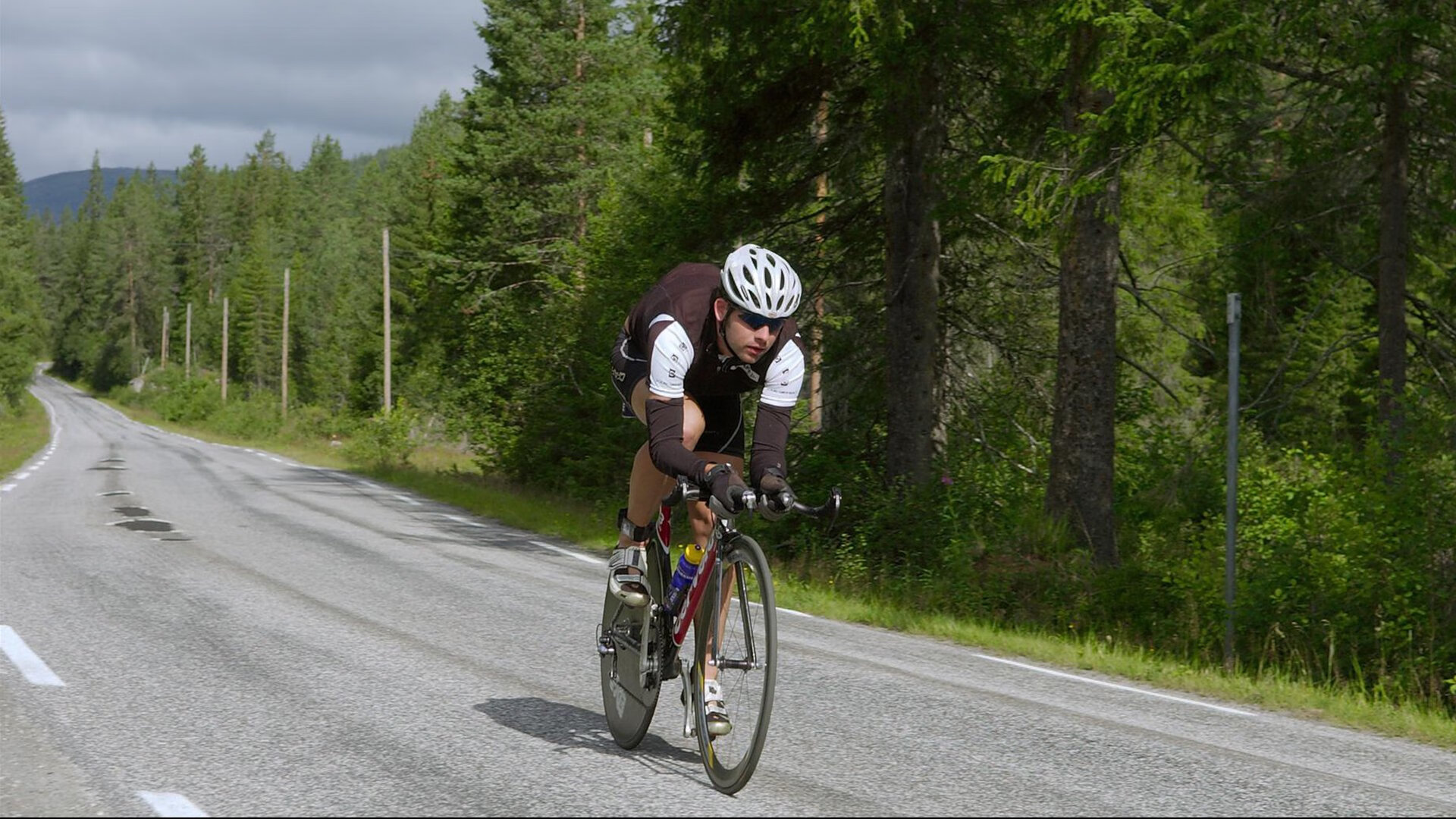 仰泳选手滑行距离增加,节奏更稳,仰泳的推进力在哪里