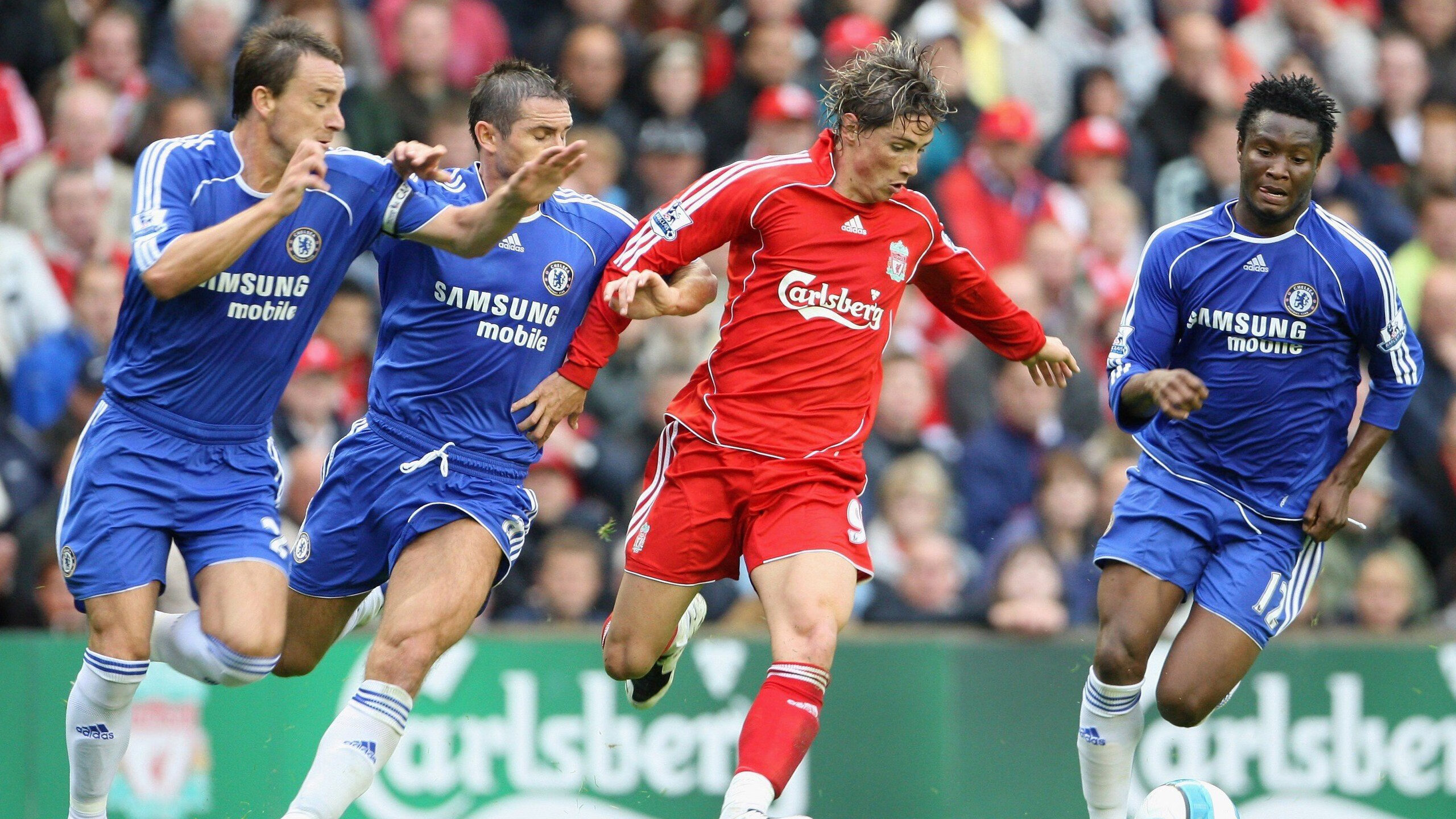 爱游戏全站app注册-英超激烈争夺，豪门鏖战不断