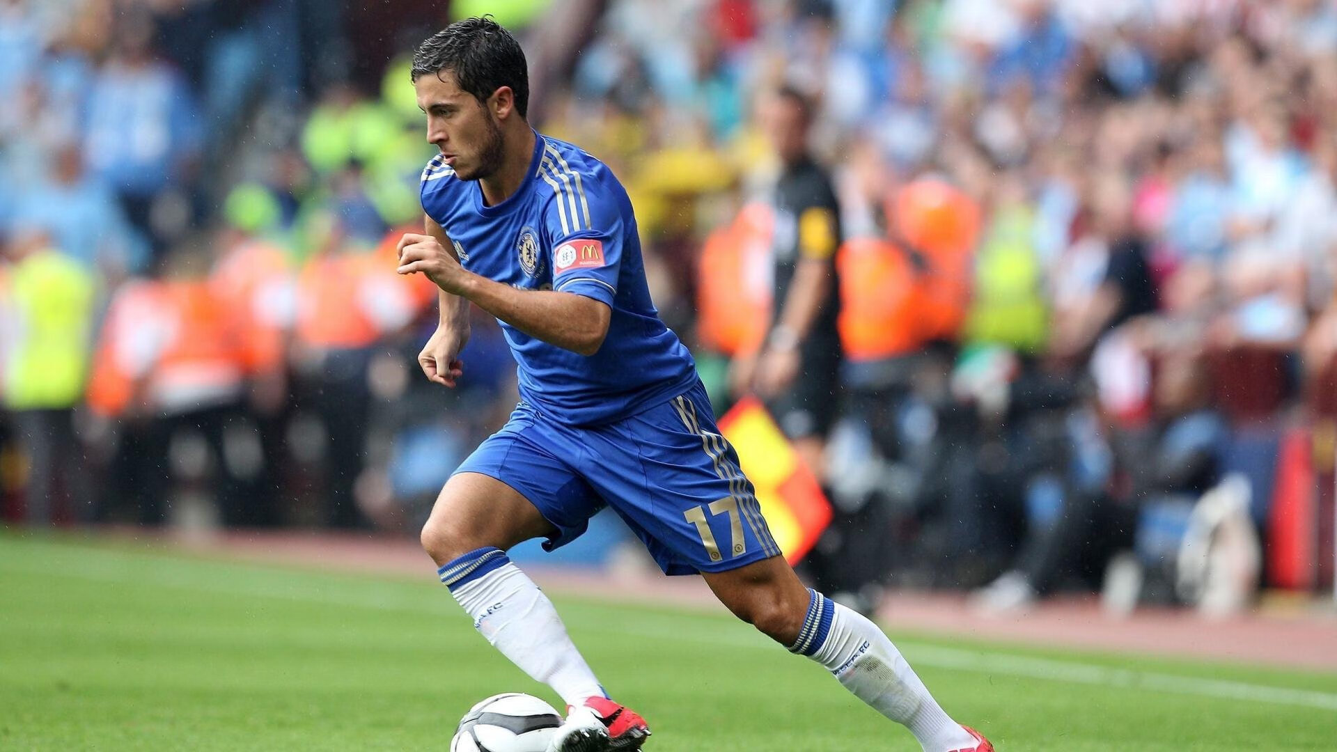 爱游戏电竞官网-足球名宿解说国际大赛，精彩观点引发热议，世界足球名宿